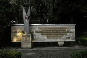 1943년 8월 5일 케디프의 성공적인 작전을 기념하는 기념비