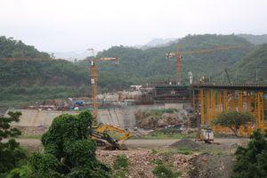 2016년 8월 공사 중인 '통일의 조각상'