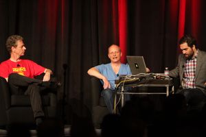 폴 라이히 3세, 프레드 포드, 롭 더빈이 2015년 GDC에서 게임 개발 사후 검토를 하고 있다.