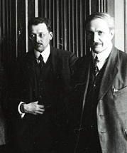 1917년 스톡홀름에서 SDP 지도자 카를 H. 비크와 이르외 시롤라