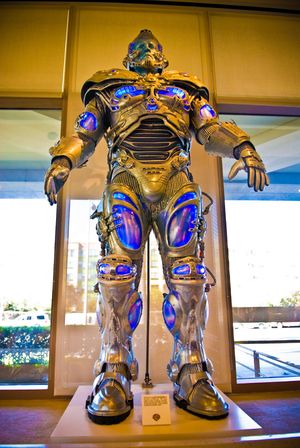 미스터 프리즈 의상으로 전시된 아놀드 슈워제네거.