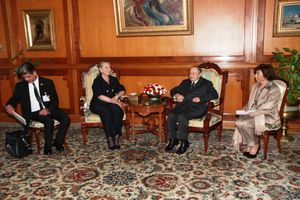 2012년, 알제에서 힐러리 클린턴과 부테플리카