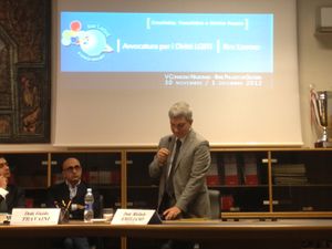 2012년 LGBTI 권리 컨퍼런스에서 연설하는 니키 벤돌라