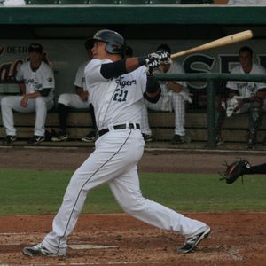 가르시아가 2012년 레이크랜드 플라잉 타이거스에서 타격을 하고 있다.