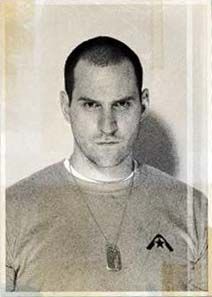 프로젝트 아브라함(Project Abraham)에서 네이선 헤일(Nathan Hale)의 모습. 트래비스 윌링햄(Travis Willingham)이 연기했다.