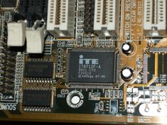 ITE의 슈퍼 I/O 칩