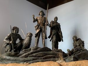 왼쪽부터 흑인 요크, 시맨, 루이스, 클라크, 사카가위아, 그리고 그녀의 아기 폼페이. 몬태나주 그레이트 폴스에 있는 루이스 앤드 클라크 국립 역사 해석 센터의 로버트 스크리버의 조각상.