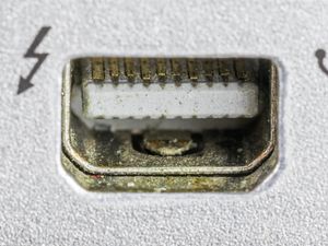 Thunderbolt 1 또는 2 포트