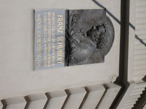 비엔나의 프란츠 슈베르트 기념관. 슈베르트는 1822-23년 친구 프란츠 폰 쇼버와 함께 이곳에서 살았으며, 미완성 교향곡을 썼다.