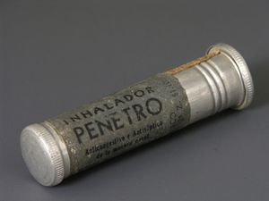 20세기 중반 멕시코의 Penetro 브랜드 흡입기, Museo del Objeto del Objeto의 영구 소장품의 일부