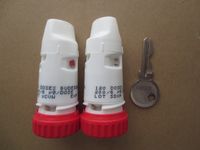 건조 분말 흡입기의 튜브 헬러 타입 (크기 비교를 위해 집 열쇠를 함께 배치). 남은 흡입 횟수가 표시되어 있다.