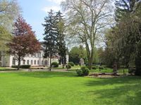 알테 쿠어파르크(Alter Kurpark). 뒤쪽 건물은 바데하우스(Badehaus)