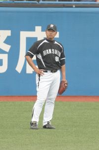 한신 코치 시절 (2012년 8월 17일, 메이지 진구 야구장)