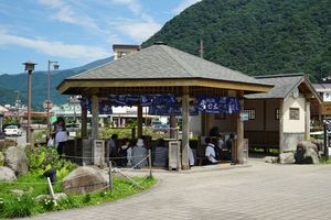 2017년 8월 역 앞에 있는 공공 족탕