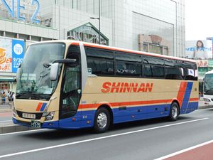 엠블럼 장착신난 교통