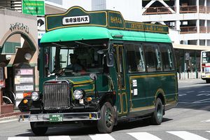 미쓰비시중공업 시기에 발매된 본넷트 버스(근래에는 사진과 같이 관광지 등의 노선에 쓰인다)