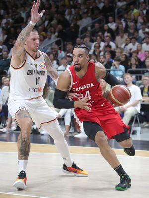 브룩스는 2023년 FIBA 농구 월드컵 직전 캐나다 대표팀과 함께했다.