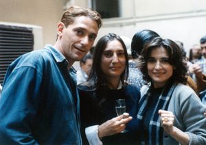 리나 사스트리(오른쪽)는 1996년 이탈리아 로마에서 열린 Celluloide 촬영 현장에 있었습니다