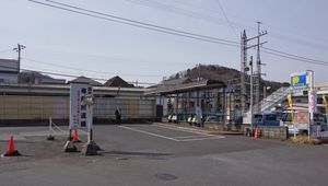 2017년 3월 역 북쪽의 버스 정류장