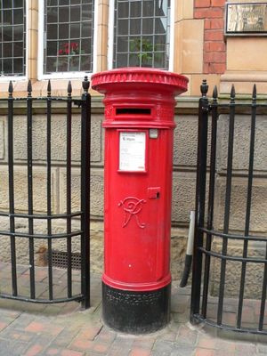 빅토리아 시대의 B형 기둥 우편함 (헐)