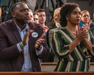 2019년 남편과 함께 있는 프레슬리