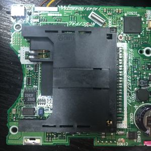 디지털 카메라의 PCB에 있는 스마트미디어 카드 슬롯