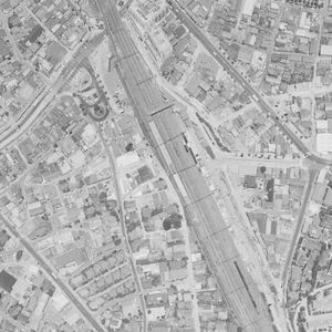 에비스역 주변의 흑백 항공 사진(1963년 6월 26일 촬영)국토교통성 국토지리원 [https://mapps.gsi.go.jp/ 지도・항공 사진 열람 서비스]의 항공 사진을 기반으로 제작