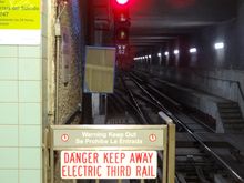 내행 승강장 끝에 보이는 철도 분기기