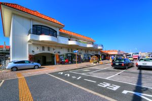 동쪽 출구 택시 승강장 (2014년 2월)