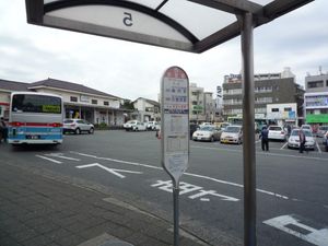 버스 터미널(5번 승강장에서 역사를 바라봄. 2010년 3월 촬영)