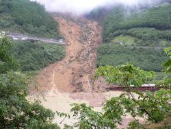 토사 붕괴 (나라현 가와카미촌 사코)