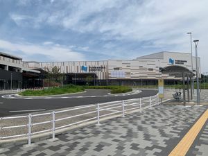 주변 재개발 사업에 맞춰 정비된 역전 광장(2024년 5월)