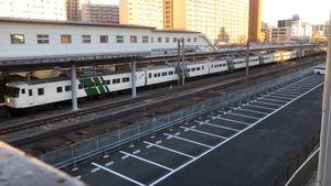 본 역 인상선에서 회차하여 요코하마역으로 향하는 특급 하마카이지호의 회송 열차 (2019년 1월)