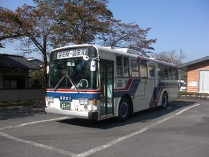 역에 정차 중인 노선 버스