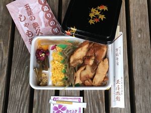 판매되는 「오쿠쿠지 샤모 벤토」