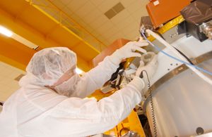 62만 5천 개의 이름이 담긴 CD가 충돌체에 추가되었다