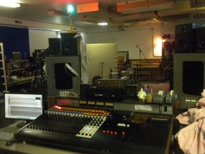 앨범의 일부가 녹음된 워싱턴주 올림피아의 Dub Narcotic Studio.