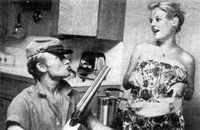 반역자 소품을 든 닉 애덤스와 캐롤 너전트의 결혼 직후 홍보 사진