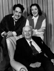 1952년 내시 가문의 3대. 앉아 있는 사람은 패트릭 내시, 서 있는 사람은 그의 아들 J. 캐롤, 손녀 엘레인. 엘레인 내시는 루이지와의 생활에서 종종 조연을 맡았던 배우였다.