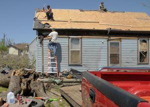F0 등급 토네이도의 피해 사례. 지붕과 굴뚝에 경미한 손상이 발생했다.