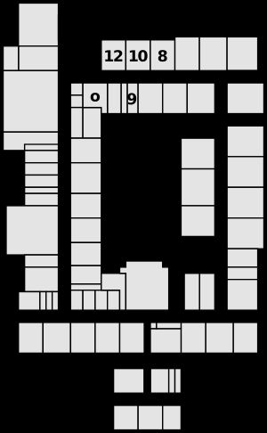샌디훅 초등학교 평면도; 교실 8 (로소/다비노), 10 (소토/머피) 및 12 (로이그)가 주 사무실 (o) 및 회의실 9 (혹스프룽/셔락/햄먼드)과 함께 표시되어 있습니다.