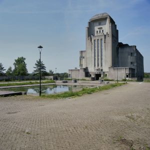 영화 촬영지 중 하나인 라디오 코트바이크의 'A 건물'