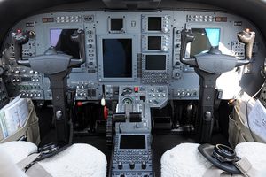 록웰 콜린스(Rockwell Collins) Proline 21 항공 전자 장비가 장착된 CJ3 조종석