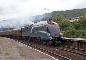 LNER A4급 4468 몰라드가 1988년 웨스트요크셔 키글리 통과