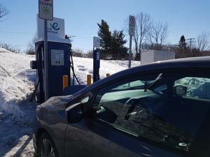 하이드로 퀘벡은 퀘벡과 온타리오 동부에서 가장 큰 EV 충전 네트워크인 전기 회로를 운영한다.