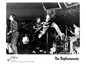 미니애폴리스의 바, 더피'스(Duffy's)에서 열린 리플레이스먼츠(The Replacements)의 콘서트, {{circa