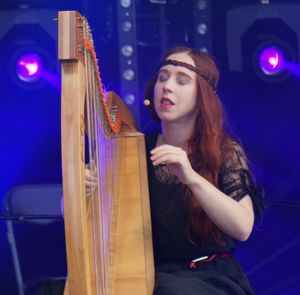 2014년 세실 코르벨과 그녀의 새로운 켈트 하프