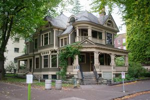 사이먼 벤슨 하우스, 동문 및 방문객 센터