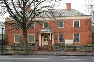 헬렌 고든 아동 발달 센터는 포틀랜드 주립 대학교 학생과 교직원의 자녀를 위한 유치원을 제공한다.