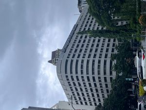 마카티 아얄라 애비뉴에 위치한 얼라이드 뱅크 센터(Allied Bank Center)는 필리핀 국립 은행(PNB)의 부 사무소 역할을 하는 PNB 마카티 센터로 사용되고 있다.